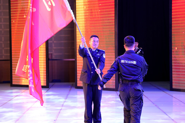 授旗仪式