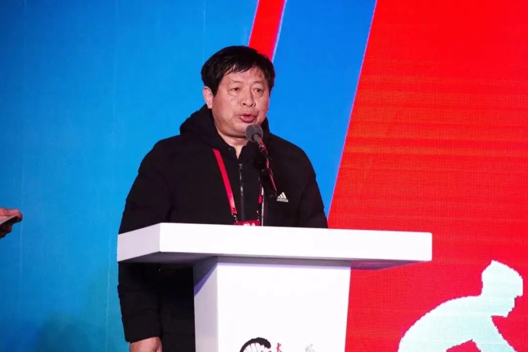 江苏省体育局副局长王志光宣布开赛