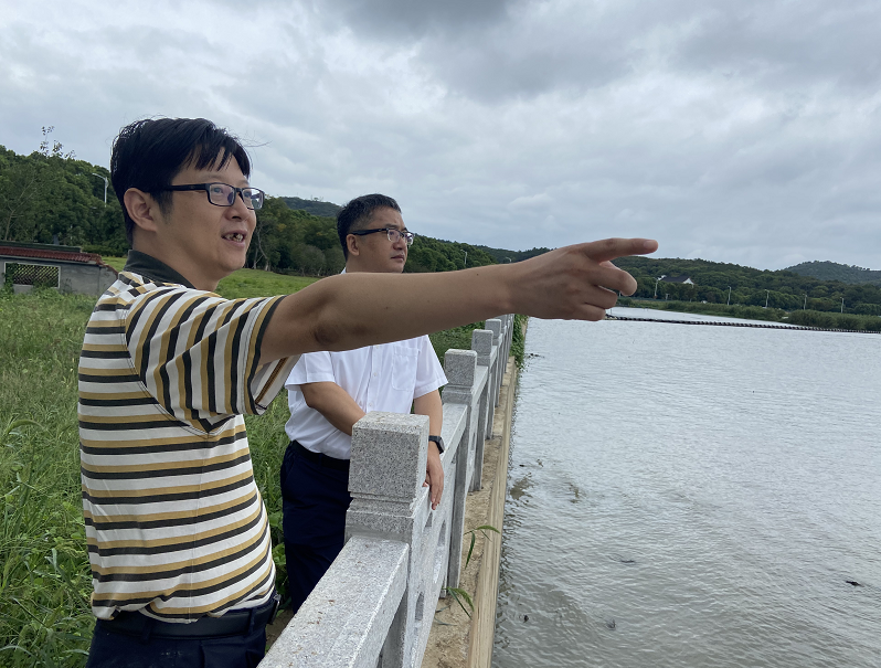 来袭,雪堰镇党委副书记,镇长候选人蒋志龙组织开展雪堰镇水利设施检查