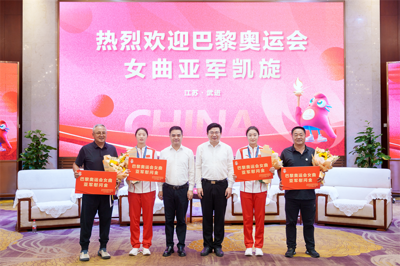 发放慰问金