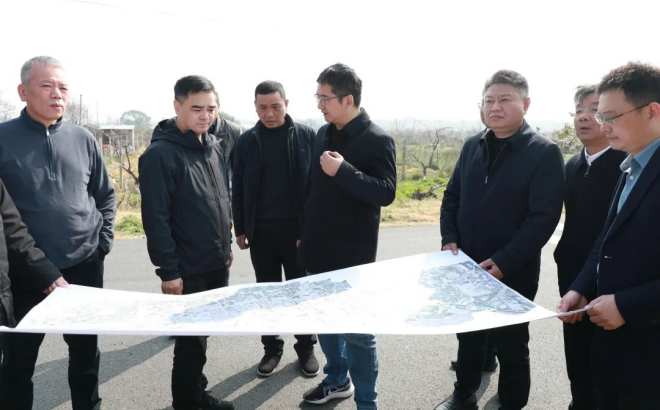 区领导专题调研看护房整治工作