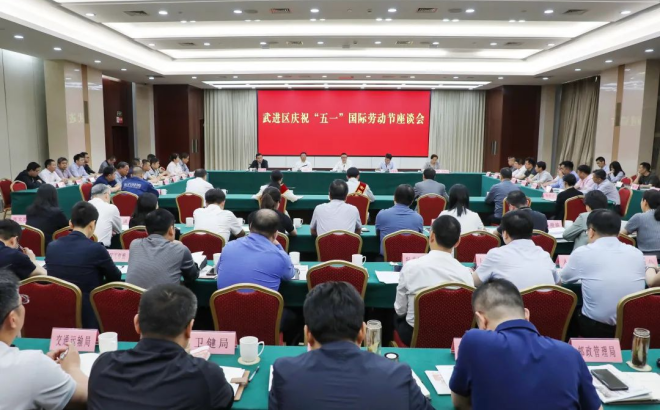 大力弘扬劳模精神劳动精神工匠精神  我区举行庆祝“五一