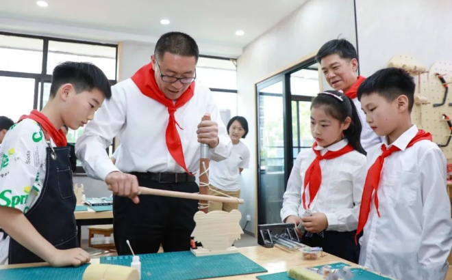 向全区少年儿童致以节日祝福 区领导开展庆祝“六一”国际儿童节走访慰问