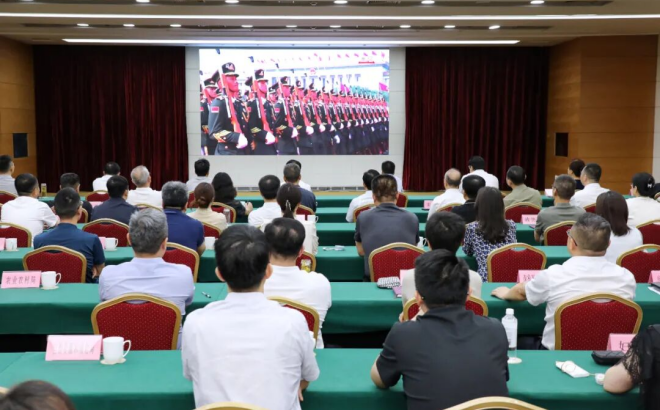 区四套班子领导集中收看纪念中国人民抗日战争暨世界反法西斯战争胜利80周年大会