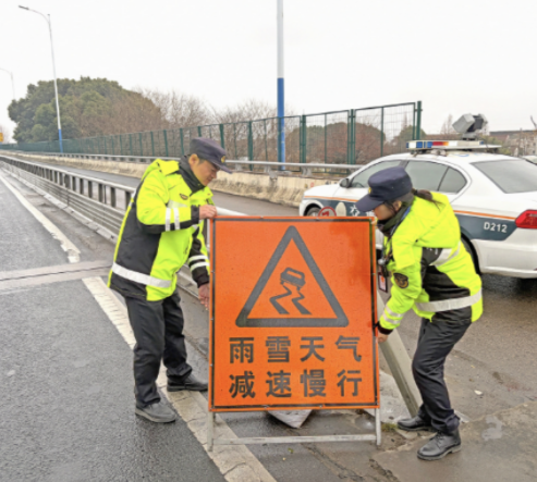 严阵以待 各部门积极准备全力应对低温雨雪天气