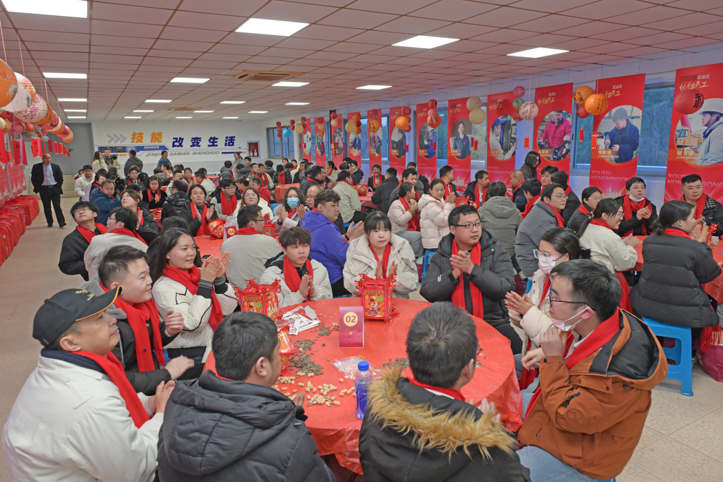 我区喜迎外来务工人员返岗就业