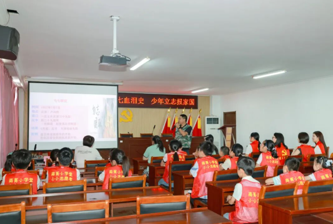 铭记七七血泪史 少年立志报家国丨嘉泽镇南庄村退役军人服务站开展红色教育课堂