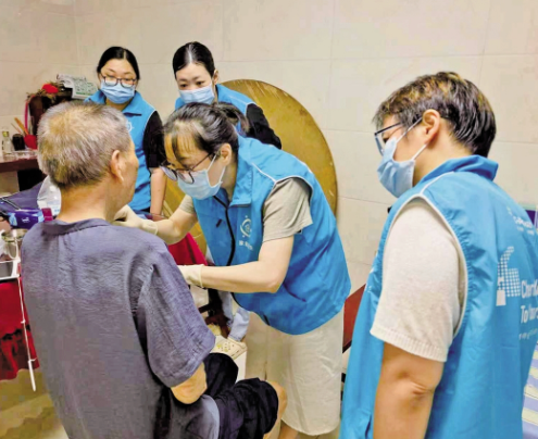 急诊抢生死时速 基层守民生温度