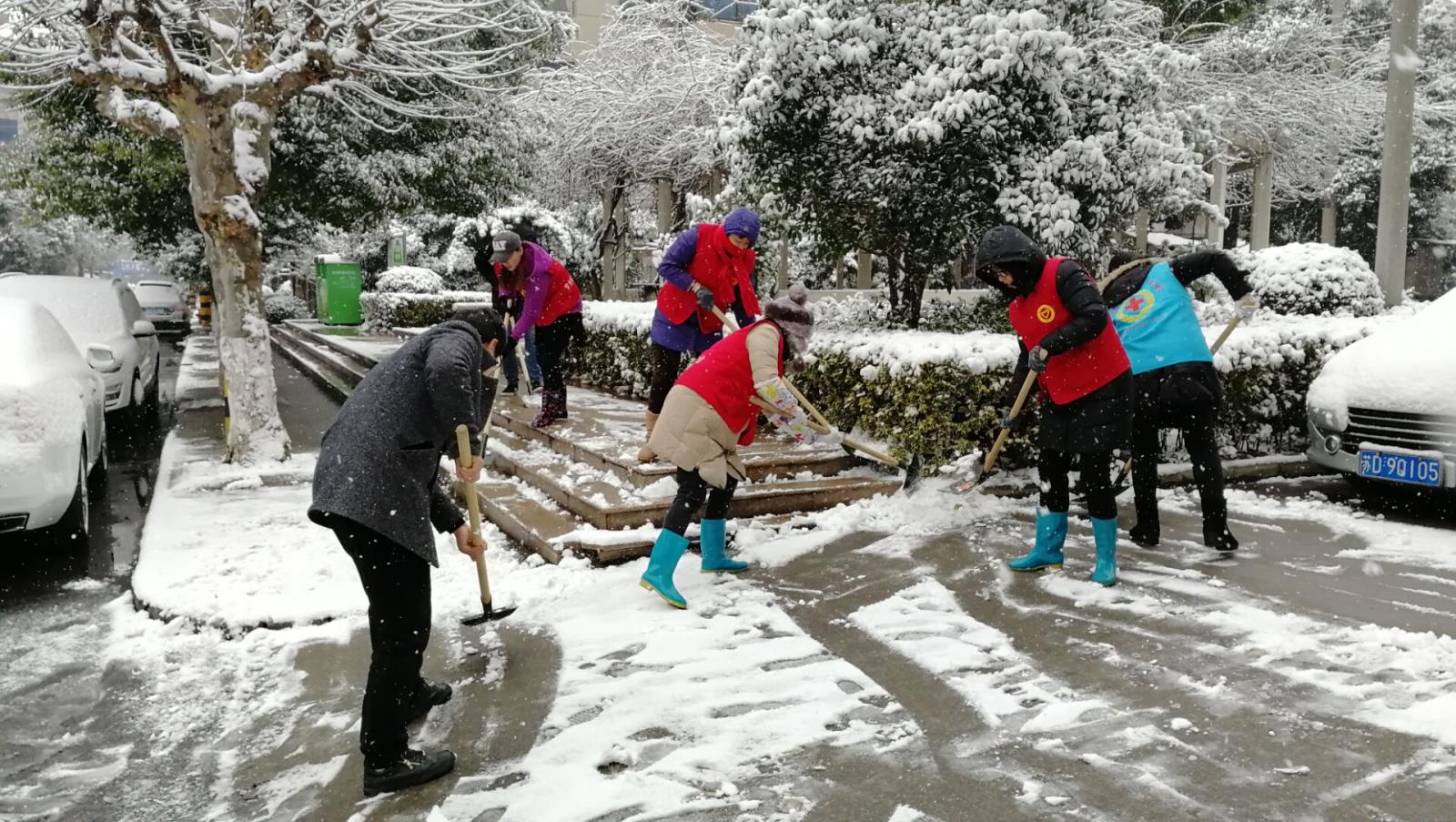 戚墅堰街道开展扫雪除冰.jpg
