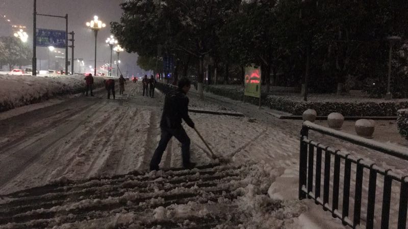 扫雪1.jpg