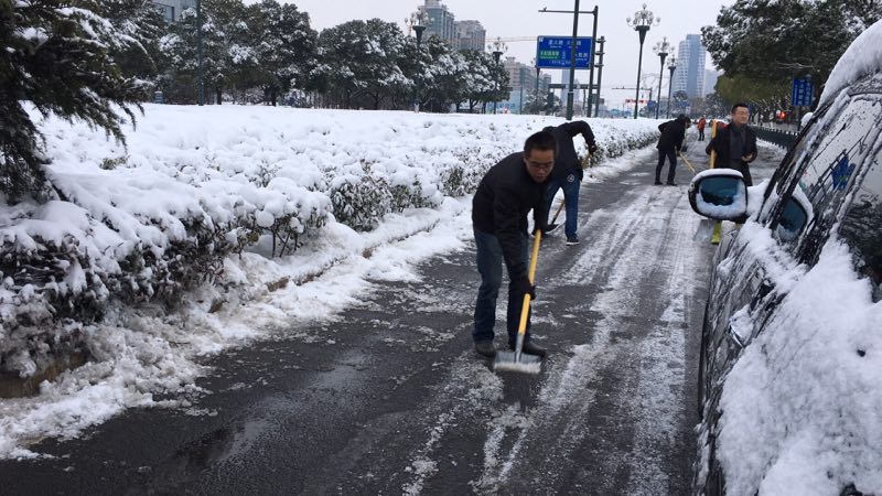 扫雪.jpg