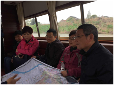 臧建中巡查扁担河.png