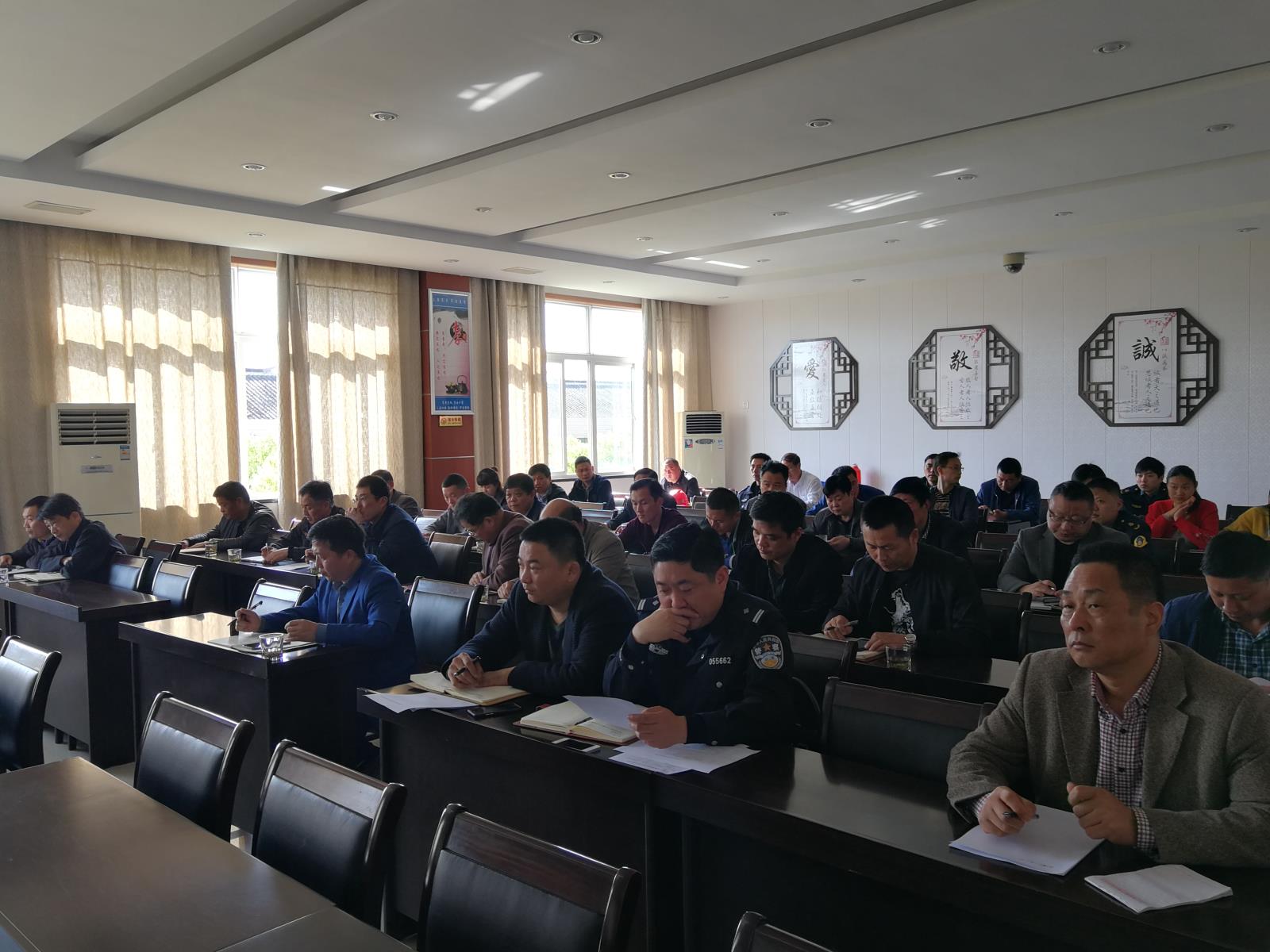 礼嘉镇召开道路沿线环境整治推进会1.jpg