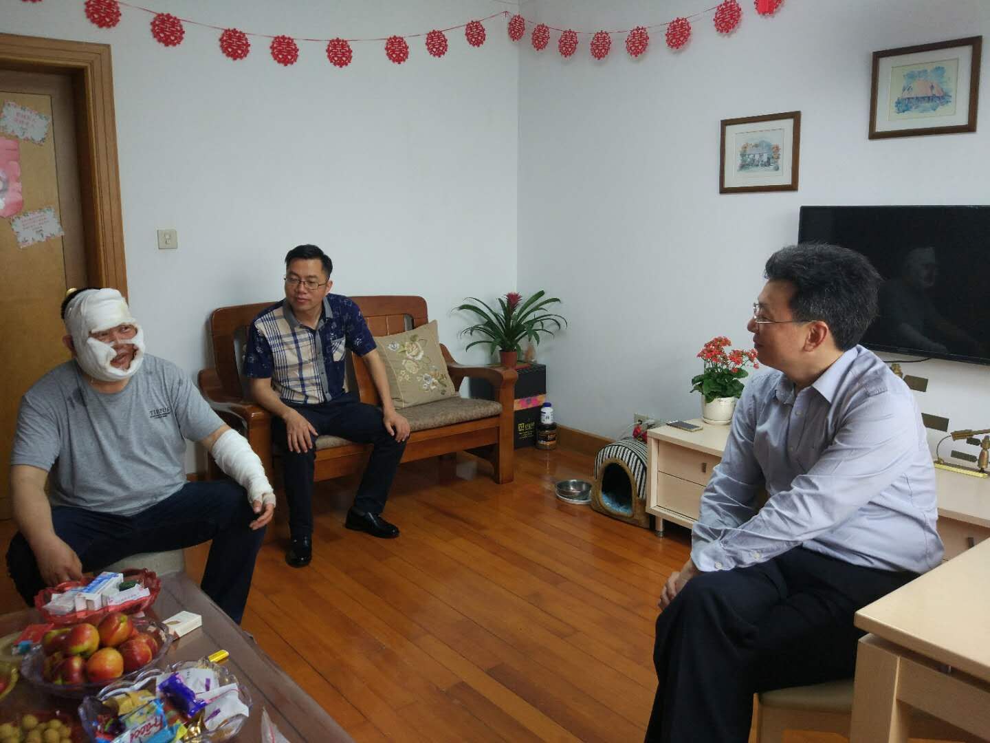 看望许建平.jpg