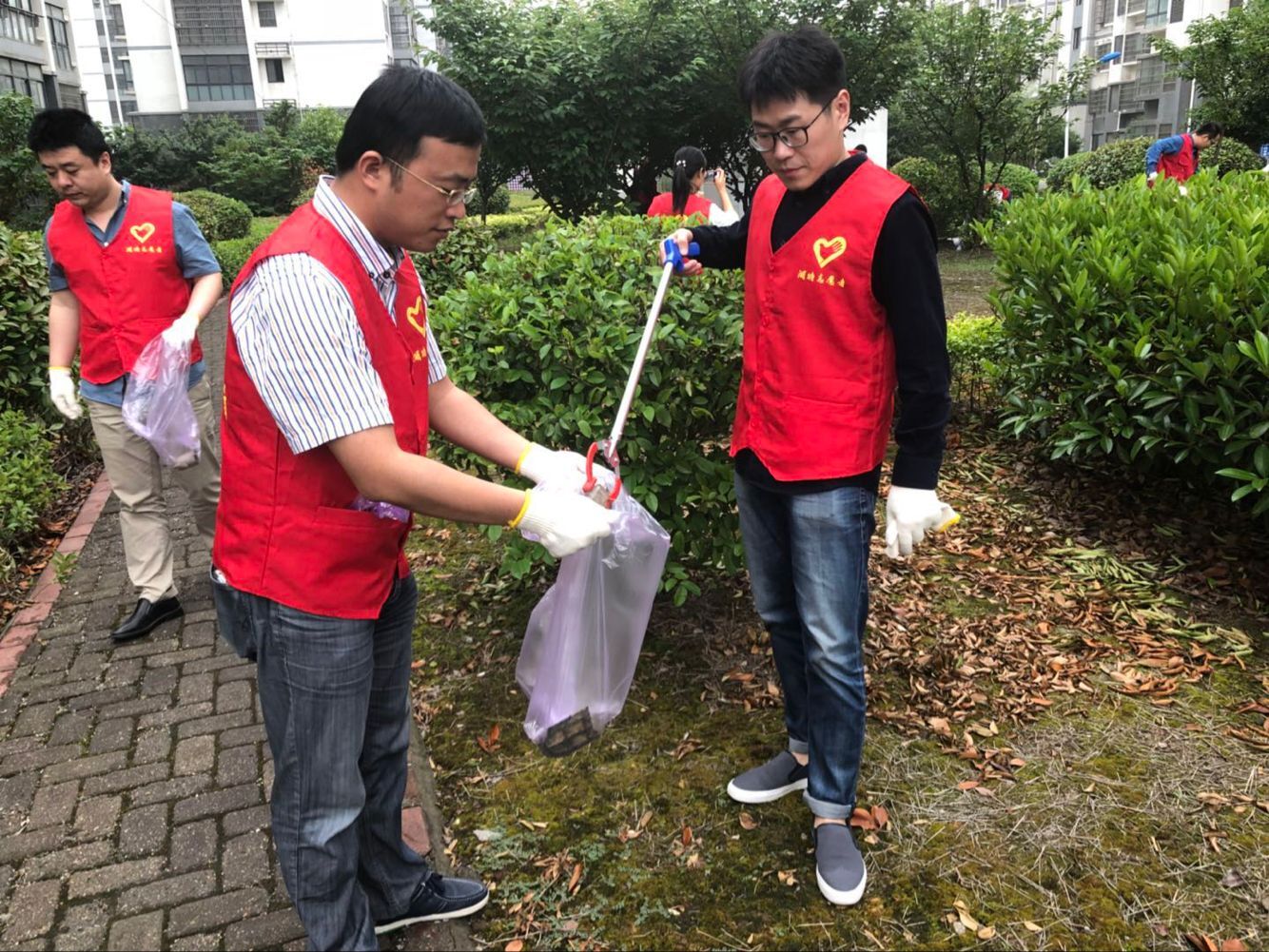 进南田社区继续做好志愿活动2.jpg