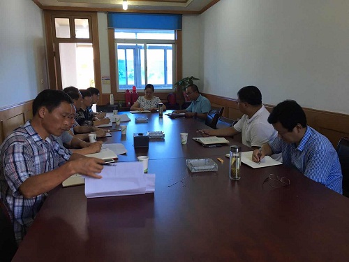 嘉泽镇召开高铁征地会议8.9改.jpg