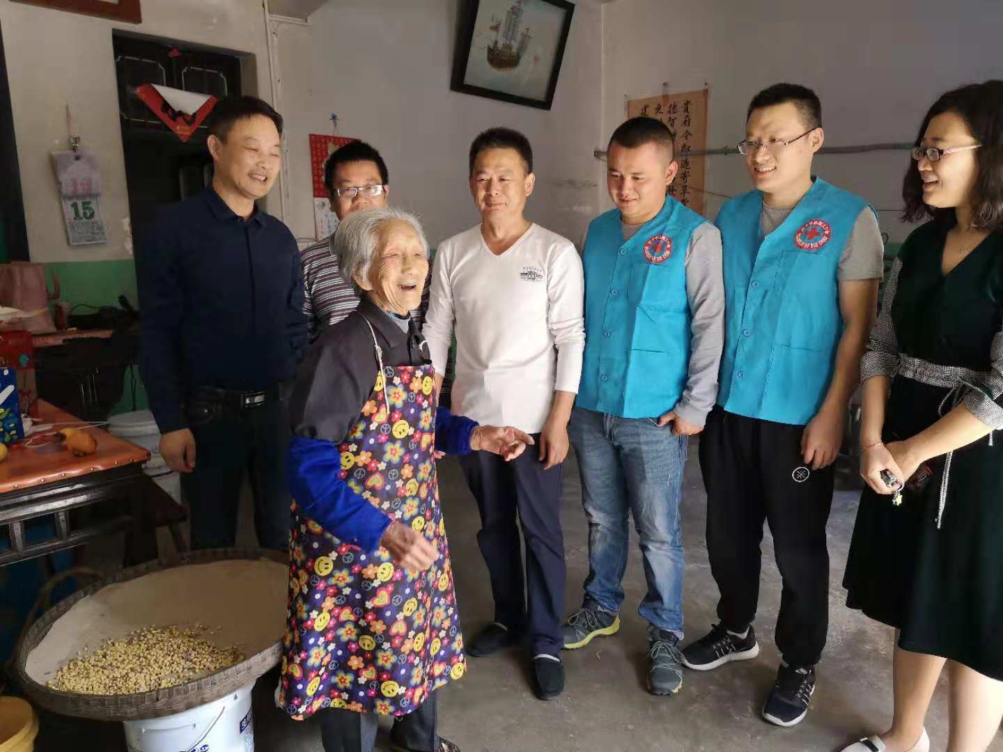 爱满重阳节 慰问暖人心.jpg