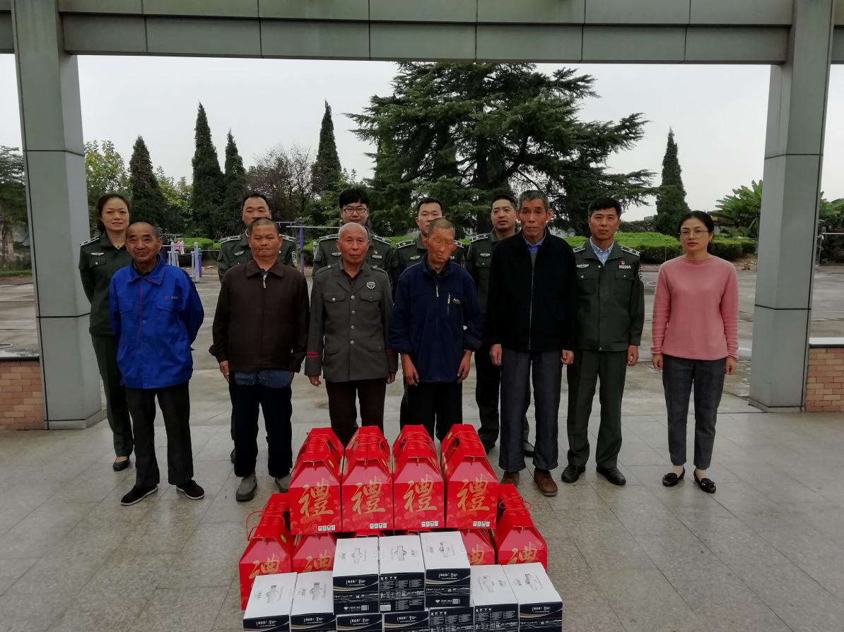 南夏墅街道城管党支部慰问敬老院老人.png