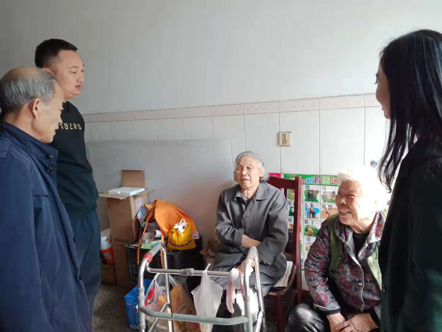 雪堰社区走访慰问高龄老人.png