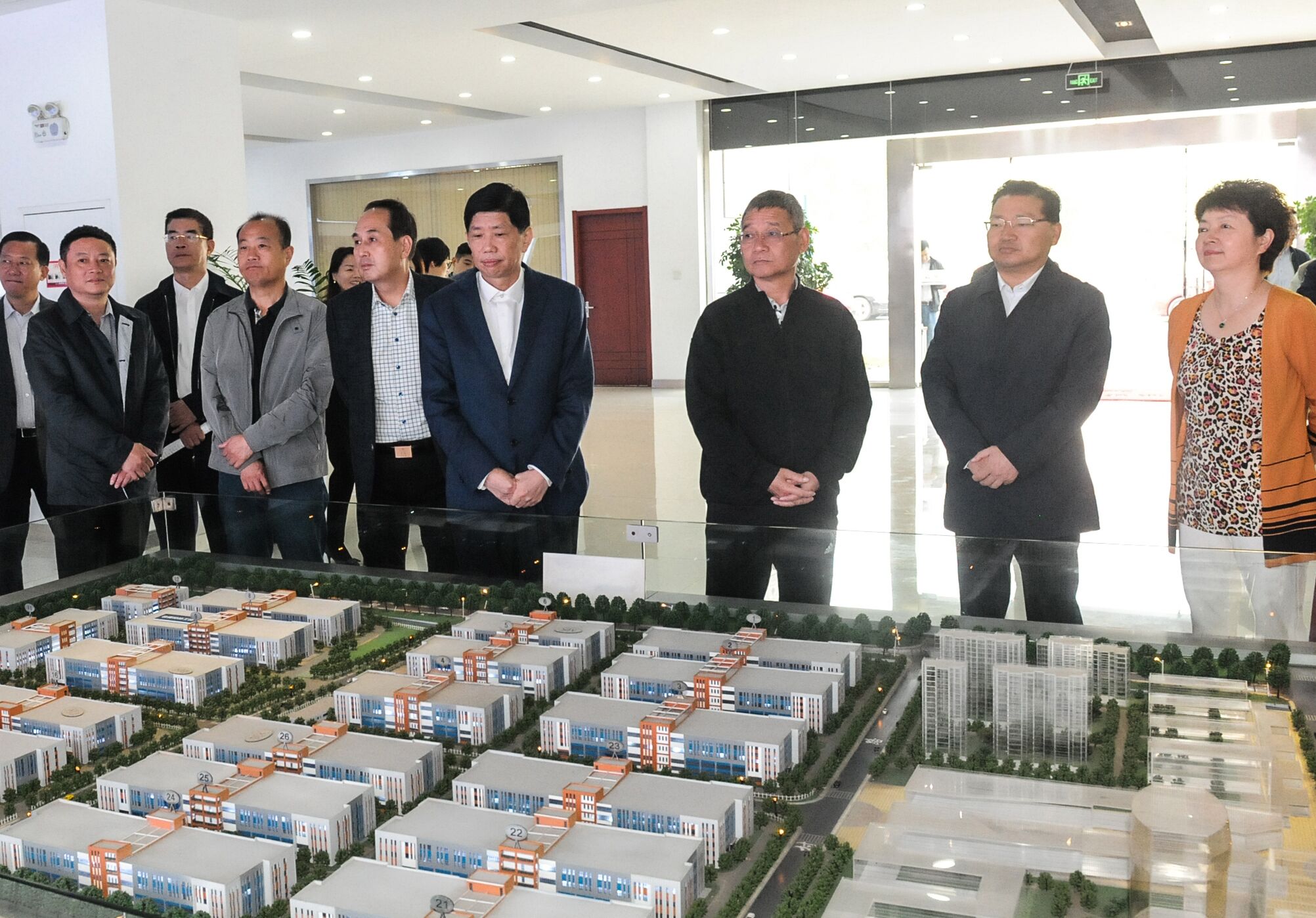 10.23区人大常委会视察科技创业载体建设情况2.jpg