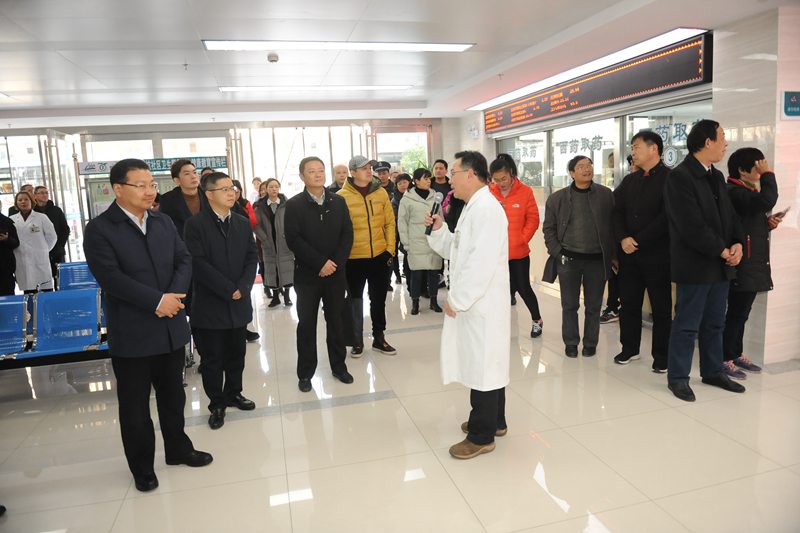 湖塘镇区、镇人大代表、政协委员视察马杭社区卫生服务中心1.JPG